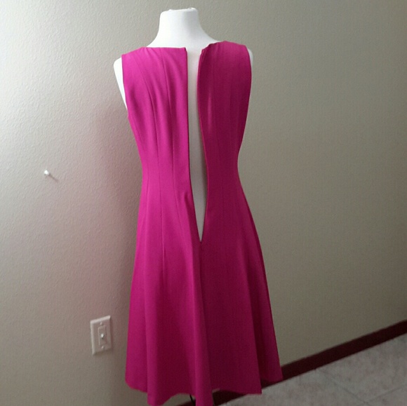 An elegant dress for party - Picture 3 of 6